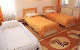 Pensiunea Maria , Floresti Guest House